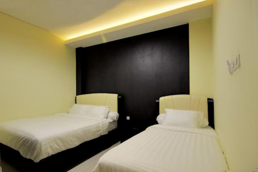 Dekost Madiun Hotel Exterior photo